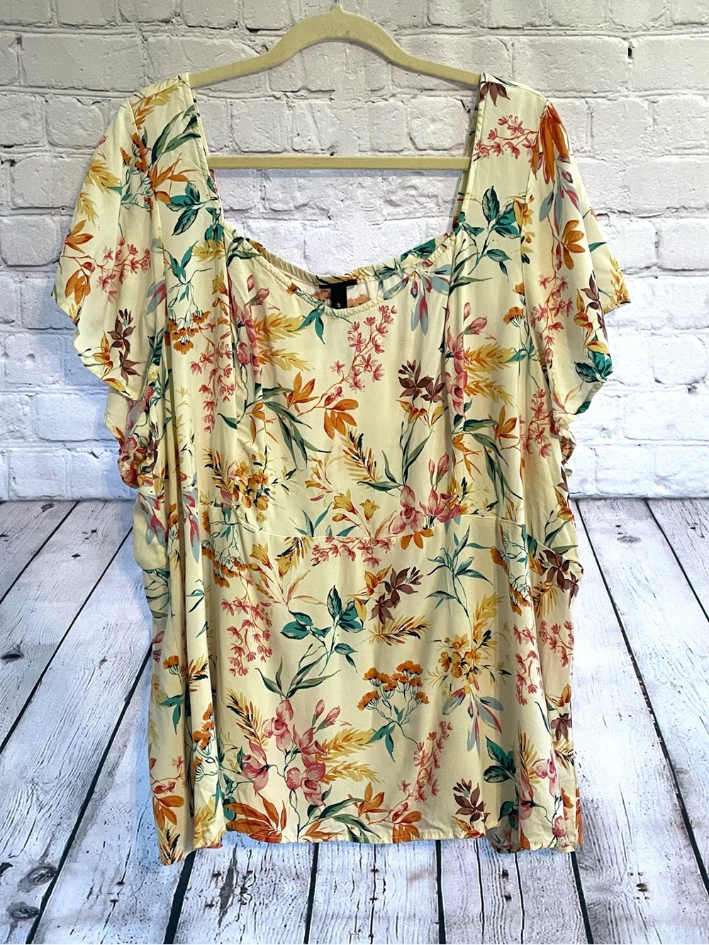 Torrid Size 5 Babydoll Floral Hippie Bohemian Blouse Top EUC